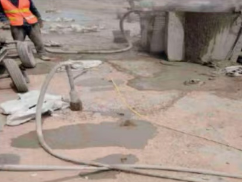 龙圩水泥混凝土路面板底注浆技术 路面脱空注浆整治方案